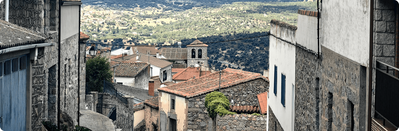 Vista aérea del casco urbano de San Bartolomé de Pinares
