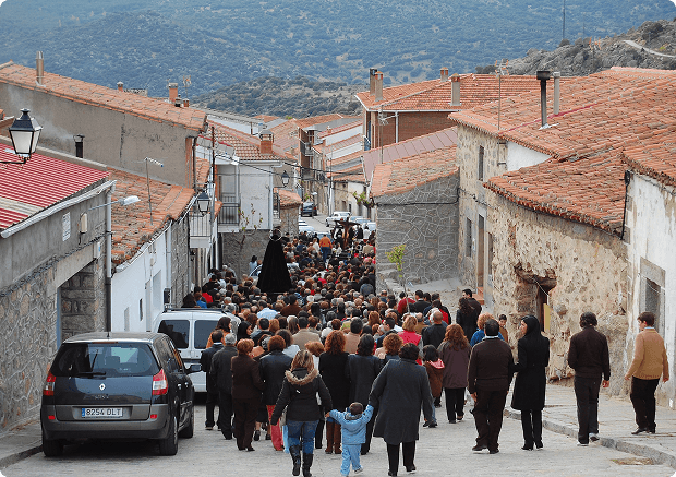 Procesión de Semana Santa en San Bartolomé de Pinares
