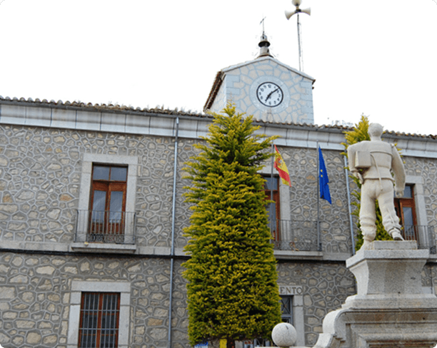Ayuntamiento y estatua de Cascorro
