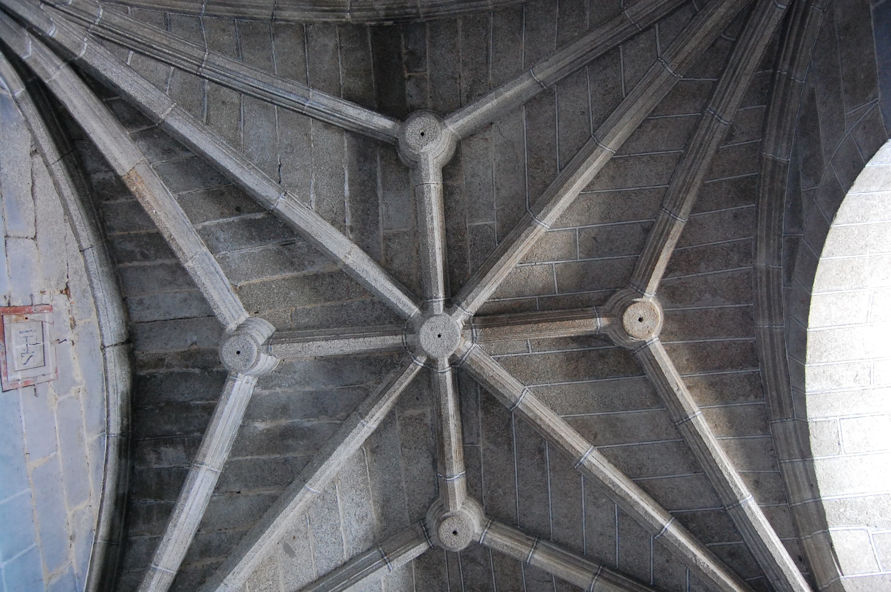 Interior herreriano de la iglesia